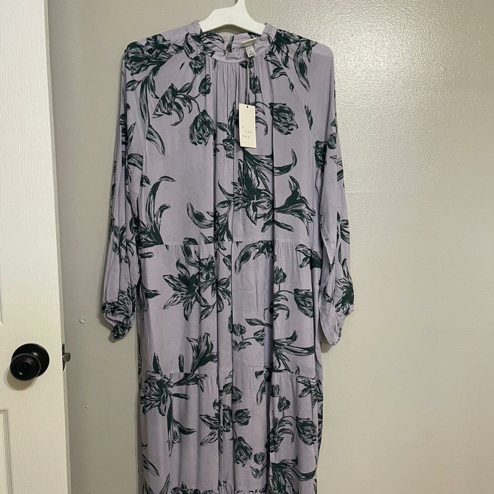 Nice 🎄dress ,The measure is 4'3" of long